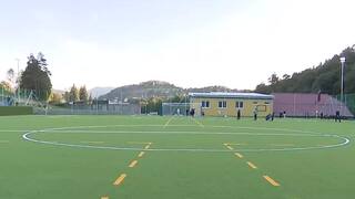 Aj malé mesto môže udávať trendy. Nová Baňa má ako tretia v Európe jedinečný ekologický trávnik