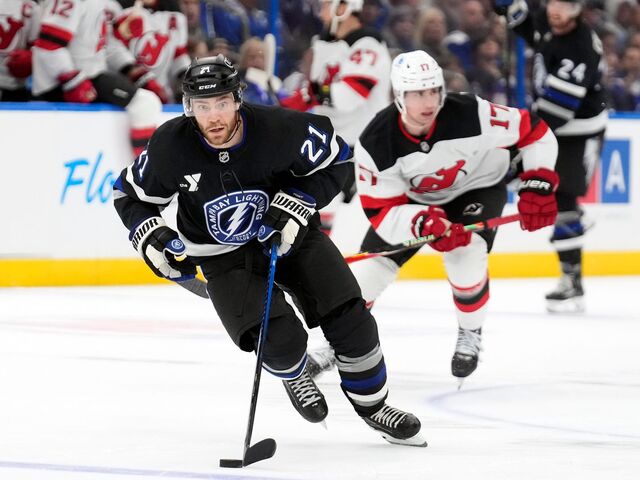 NHL: Fehérváry strelil prvý gól sezóny a pomohol Washingtonu k výhre. Nemec asistoval pri triumfe New Jersey