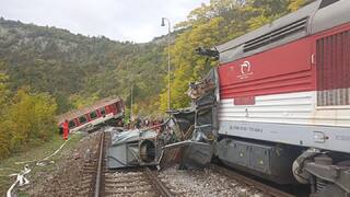 Obrovský tresk. Jeden z dvoch vlakov pred nehodou zachytila kamera, zrážku si môžete vypočuť (+video)