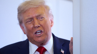 Ruská ekonomika sa podľa Trumpa ocitla na hrane kolapsu. Paliva máme dosť, ohradil sa Kremeľ