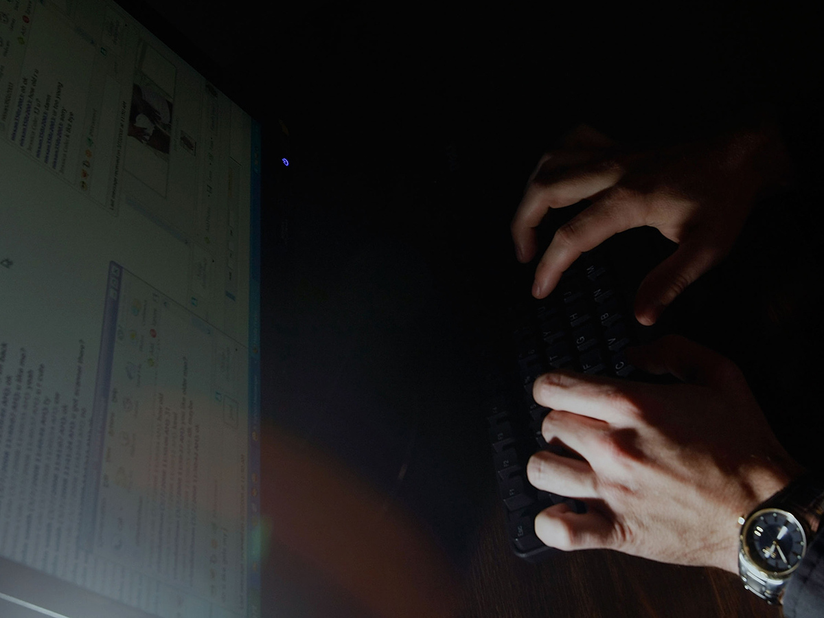 notebook chat písanie komunikácia ruky