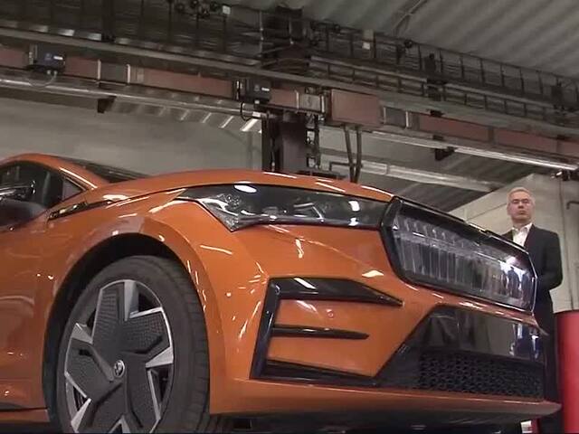 Elektromobilita vstúpila do tried.
Banskobystrická škola získala špičkové vozidlo pre budúcich opravárov