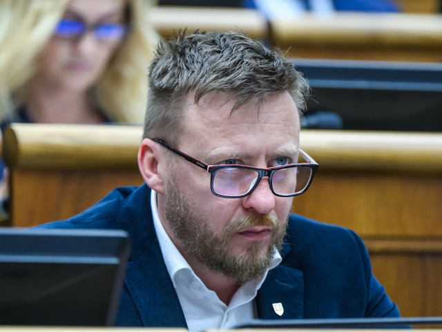 Kotlár už bol vypovedať, na tlačovke obhajoval svoje výroky o kukurici: Sú na mieste. Plánuje reláciu v STVR
