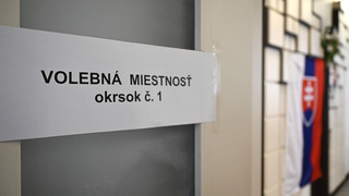 voľby volebna miestnost