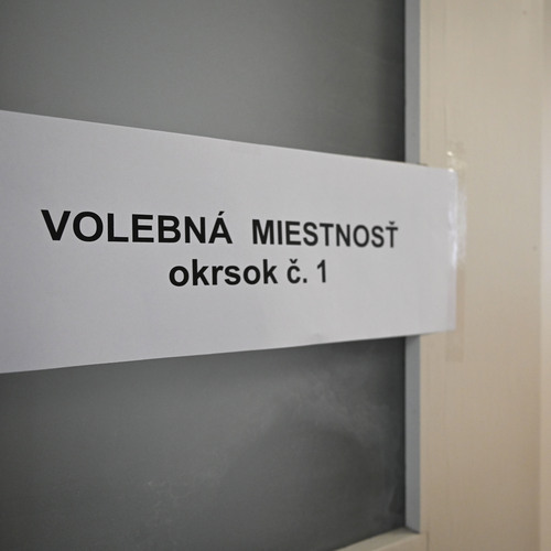 voľby volebna miestnost