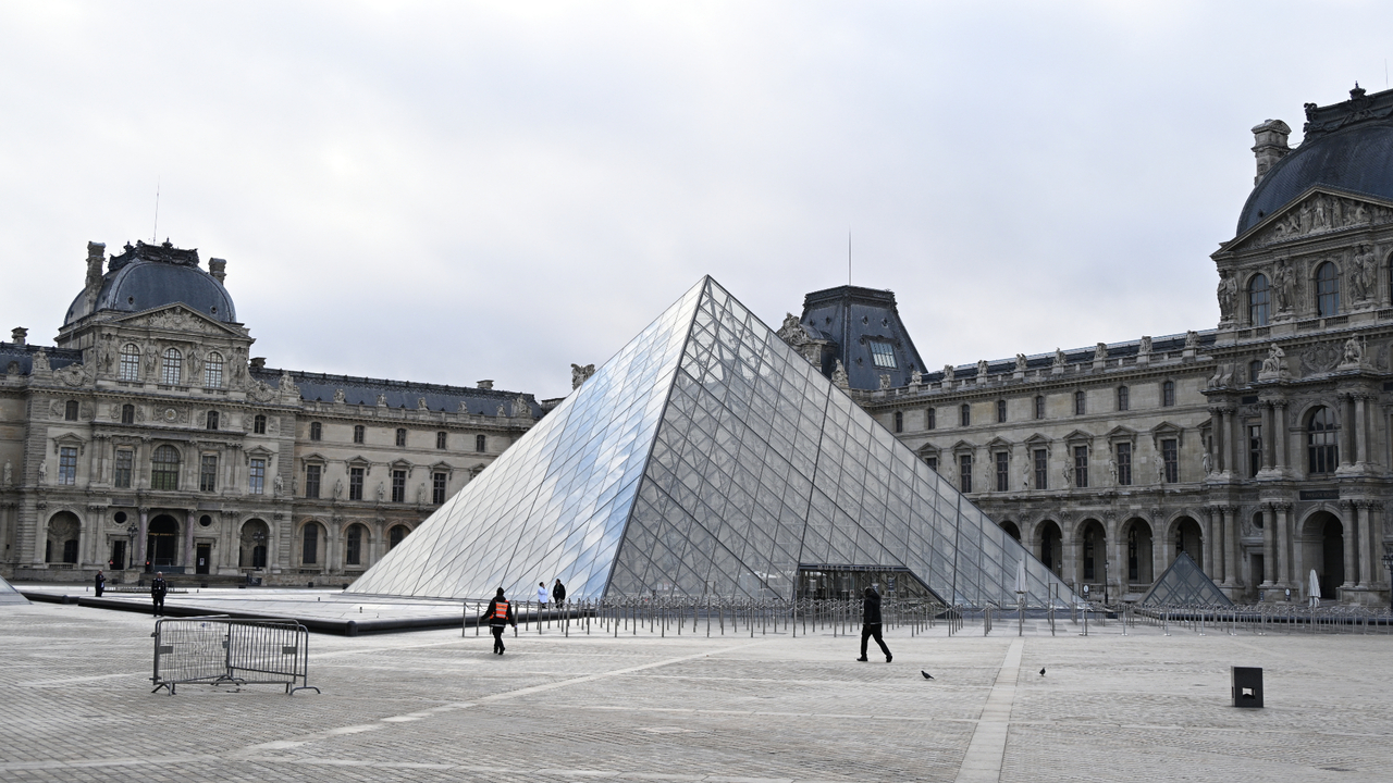 louvre.jpg