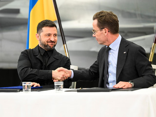 Švédsky premiér Ulf Kristersson a Zelenskyj