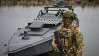 FOTO: Väčší dosah aj nosnosť. Ukrajina predstavila vylepšený námorný dron, môže ovládnuť celé Čierne more