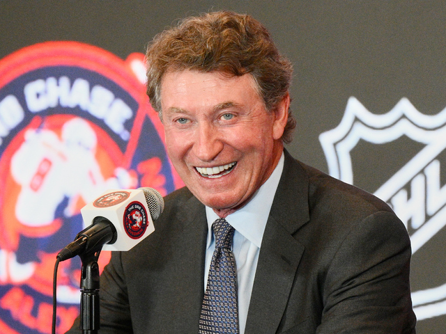 Wayne Gretzky navštívil Bratislavu. Prezradil, ktorého slovenského hráča by si vzal do svojho tímu snov 