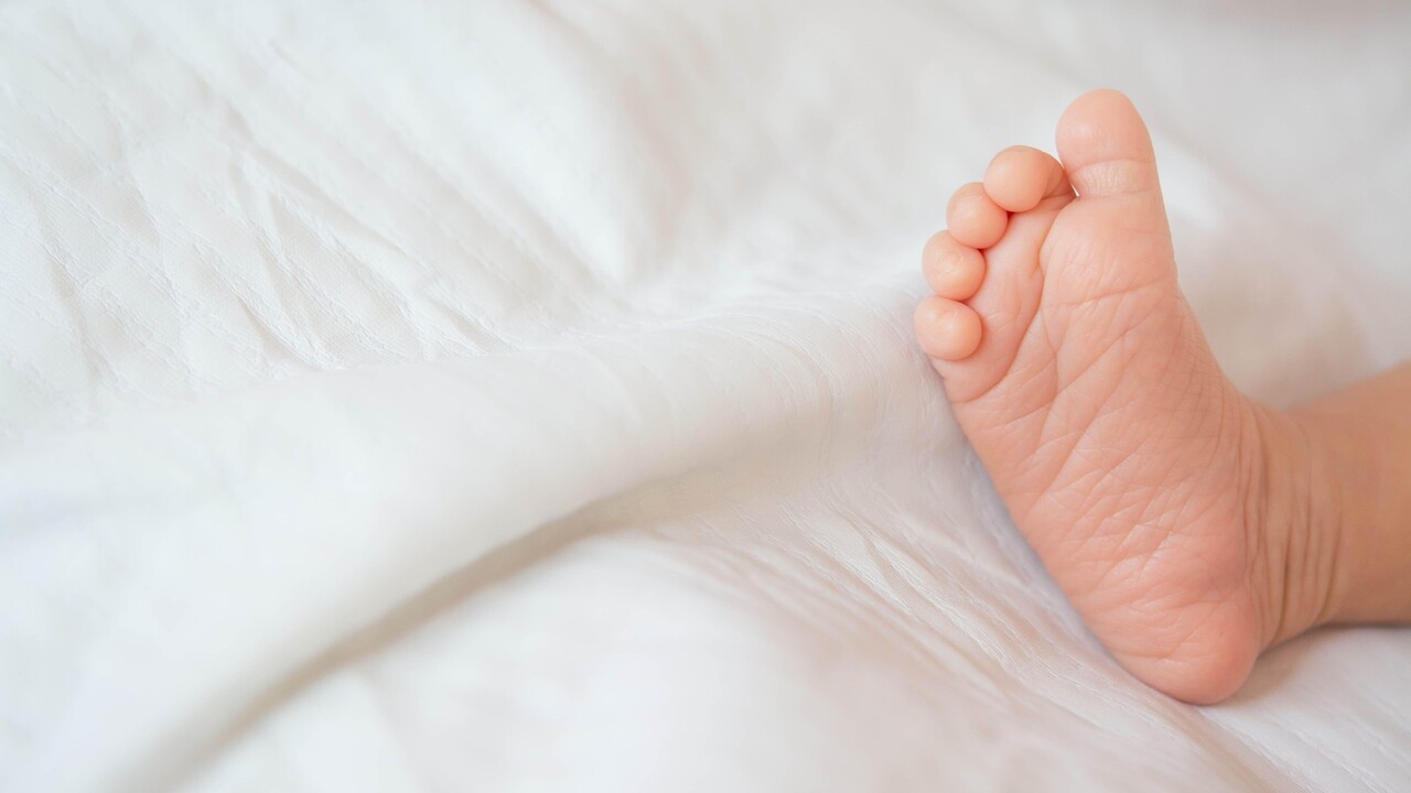 dieťa bábätko noha