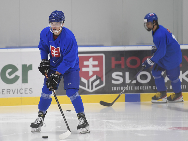 Hokejová reprezentácia do 20 rokov začala prípravu na MS. Takto vyzeral prvý tréning v Minnesote