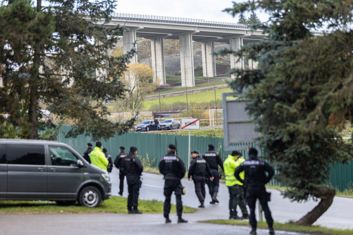 rokovanie vlády Višňové polícia armáda 