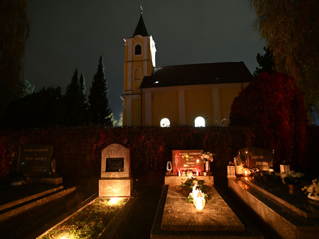 Pokoj na Všetkých svätých? Sviatok zmenila konsolidácia (+otváracie hodiny obchodov, pošty a cintorínov)
