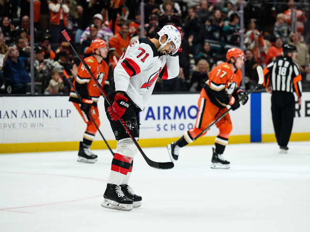 NHL: Tampa s Černákom natiahla víťaznú sériu. Nemec odohral stý zápas v súťaži, New Jersey však prehralo
