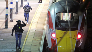 Útok nožom vo vlaku v Británii