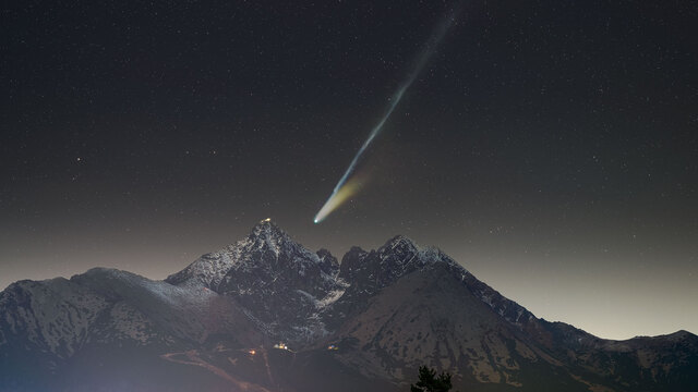 Comet Lemmon Beyond Lomnický Peak