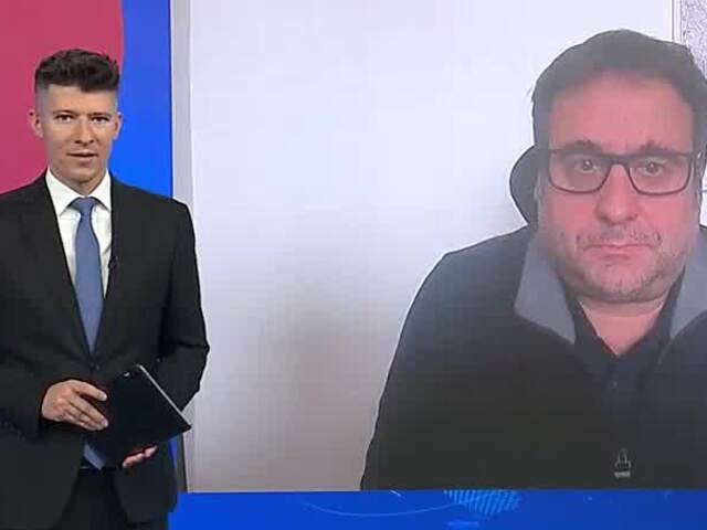 Českí poslanci si vyberajú nového predsedu snemovne. Horúcim kandidátom je kontroverzný Okamura