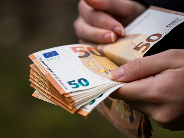 ZHRNULI SME: Sociálny systém sa v roku 2026 otriasa v základoch. Menia sa dôchodky, odvody aj nemocenské