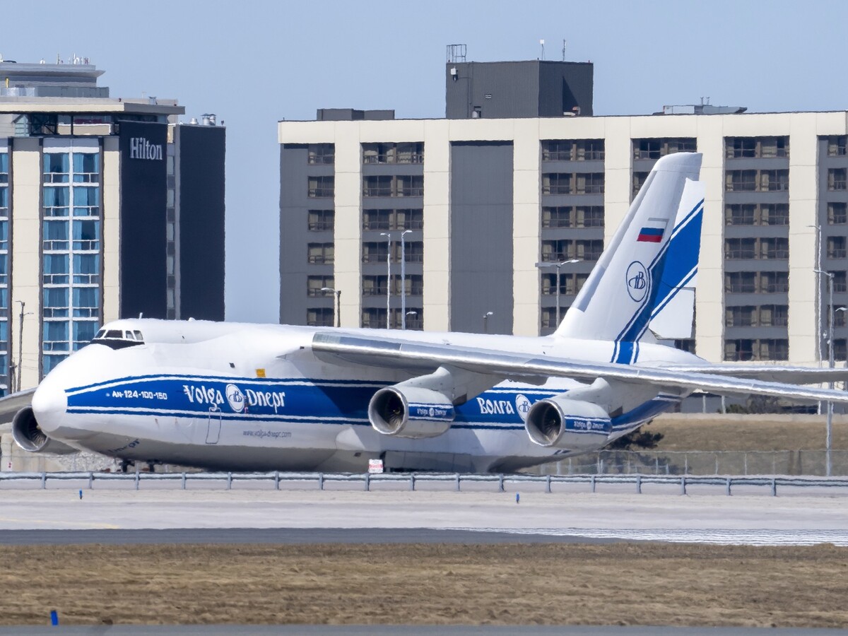 antonov v kanade.jpg