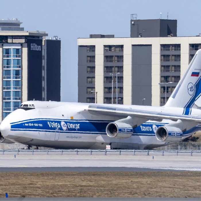 antonov v kanade.jpg