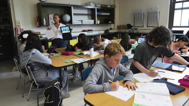 škola žiaci učiteľka 