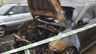 Úmyselne založený požiar vo Zvolene poškodil dve autá. Škoda presiahla 20-tisíc eur