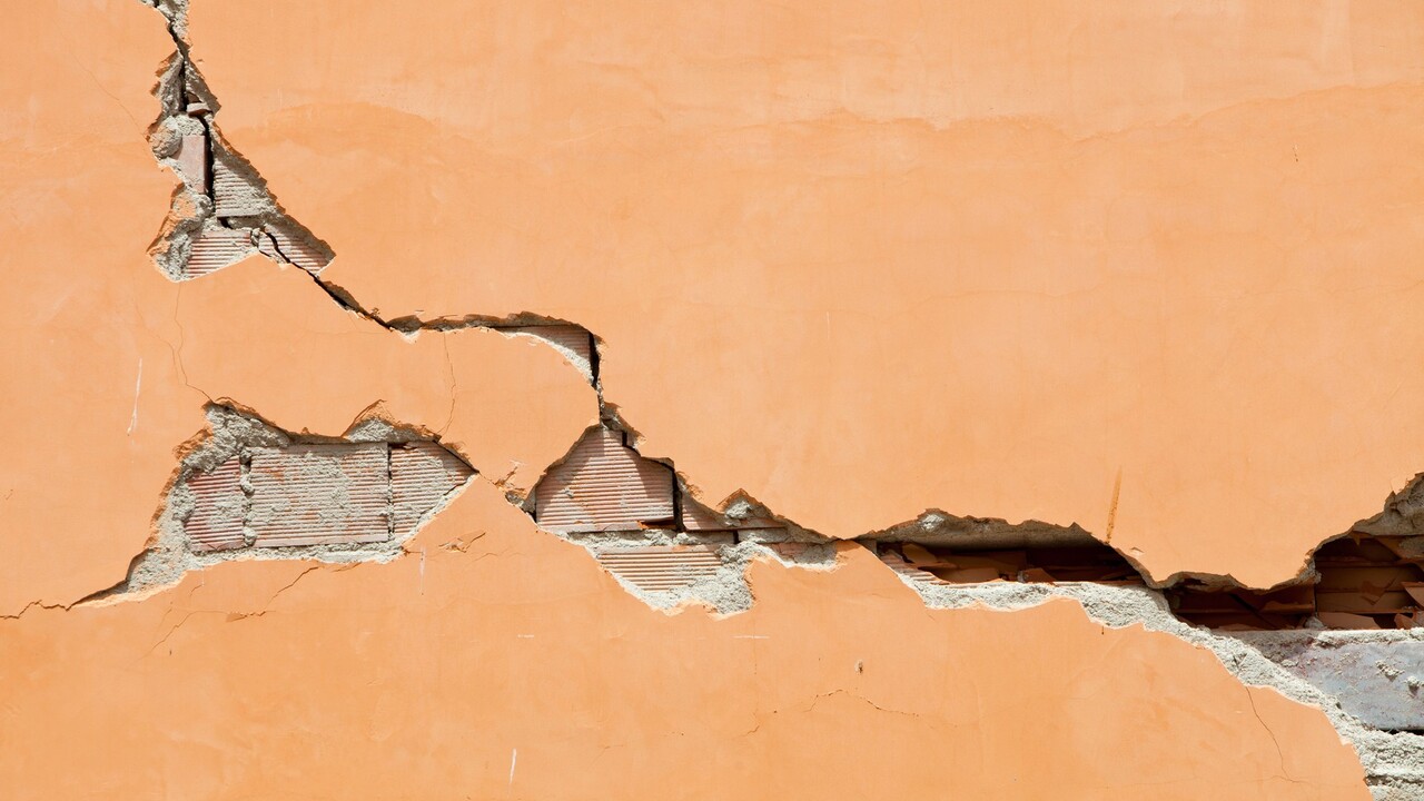 Silné zemetrasenie zasiahlo Japonsko, úrady varovali pred cunami. V pobrežných vodách už zaznamenali vlny