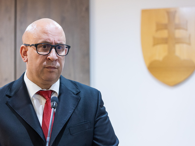 Ráž odvolal celé vedenie ZSSK po nehode vlakov. Opozícia mu dala ultimátum na demisiu