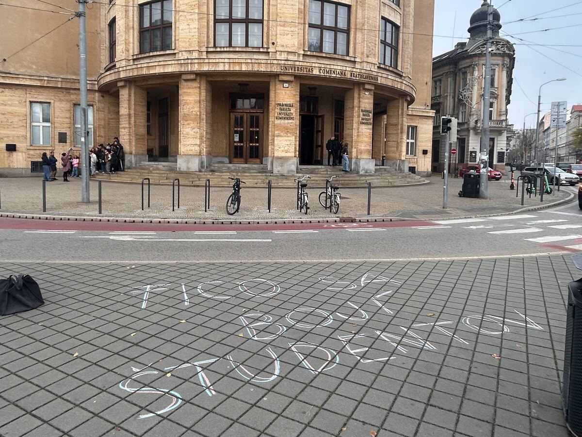 nápis pred UK.jpg
