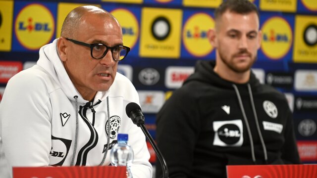 Francesco Calzona a brankár Martin Dúbravka