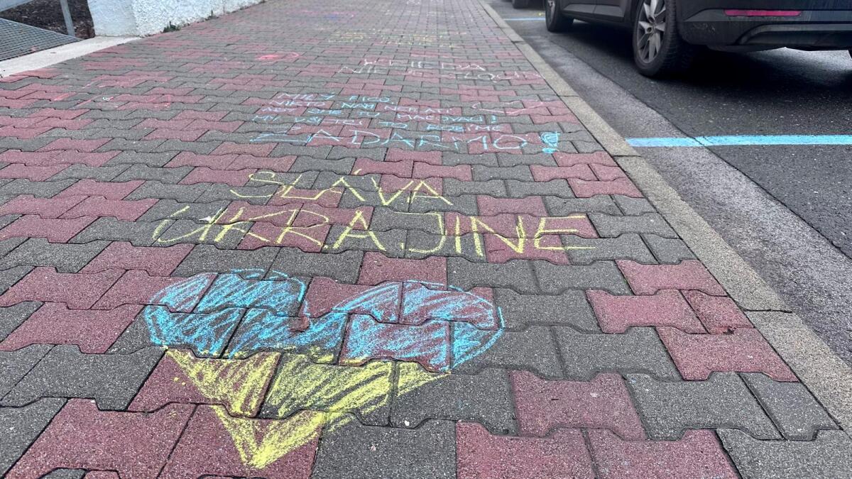 nápisy kriedou v Poprade okresný urad Fico 