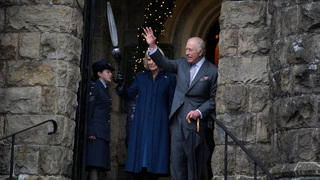 Británia oslavovala kráľovské narodeniny. Karol III. prekvapil programom aj netradičnou tortou