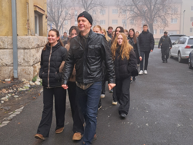 Učitelia sa zastali študentov v Poprade: Snažíme sa zastaviť odliv mozgov a premiér ich posiela bojovať na Ukrajinu