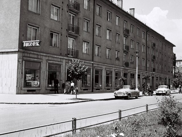 Za jednu výplatu si kúpime o 190 litrov mlieka viac ako pred  rokom ’89. Analytik: Občania si boli v chudobe rovní