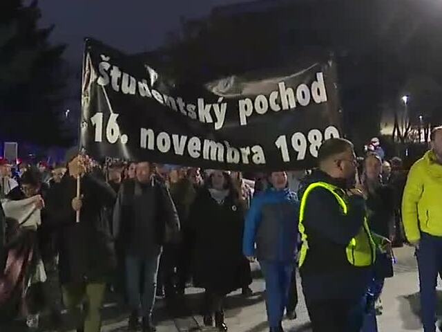 Bratislava si pripomenula 36 rokov od Nežnej revolúcie. Ľudia pochodovali po trase odvážnych študentov