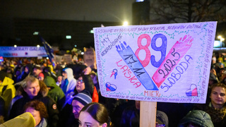 Slovensko si pripomenulo november '89 vo veľkom. Politické protesty prilákali desaťtisíce ľudí, vlastnú akciu mal aj Smer