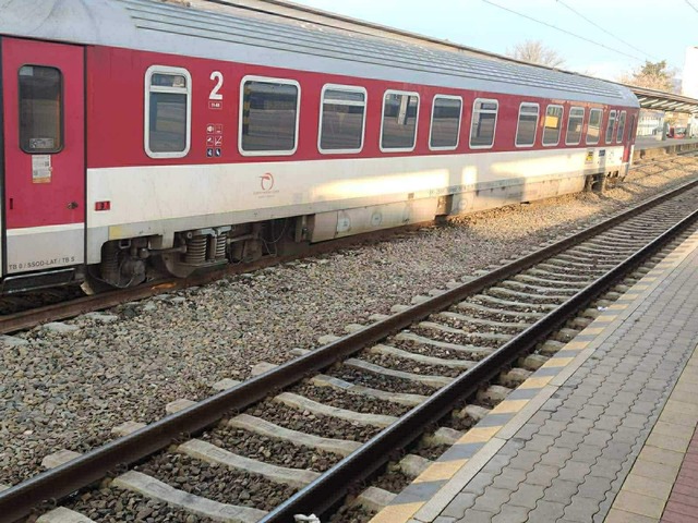 V Košiciach sa v stredu ráno vykoľajil vozeň. Pri Kysaku zas dopravu zastavil lom koľaje