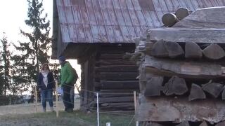 Na Podpoľaní zachraňujú starú kolibu originálnym spôsobom. Zo schátranej drevenice vznikne sauna pod hviezdami