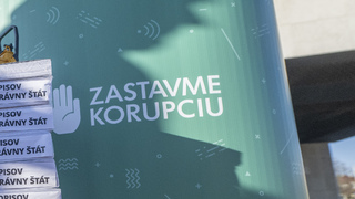 Mimovládky varujú pred zánikom ochrany whistleblowerov. Tvrdia, že Fico rušením ÚOO ohrozí stovku ľudí