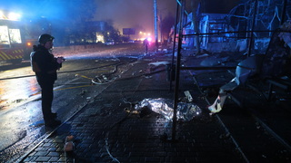 Ukrajinu zasiahla ďalšia vlna dronových útokov. Úderom čelilo aj Rusko, obe strany hlásia obete aj zranených