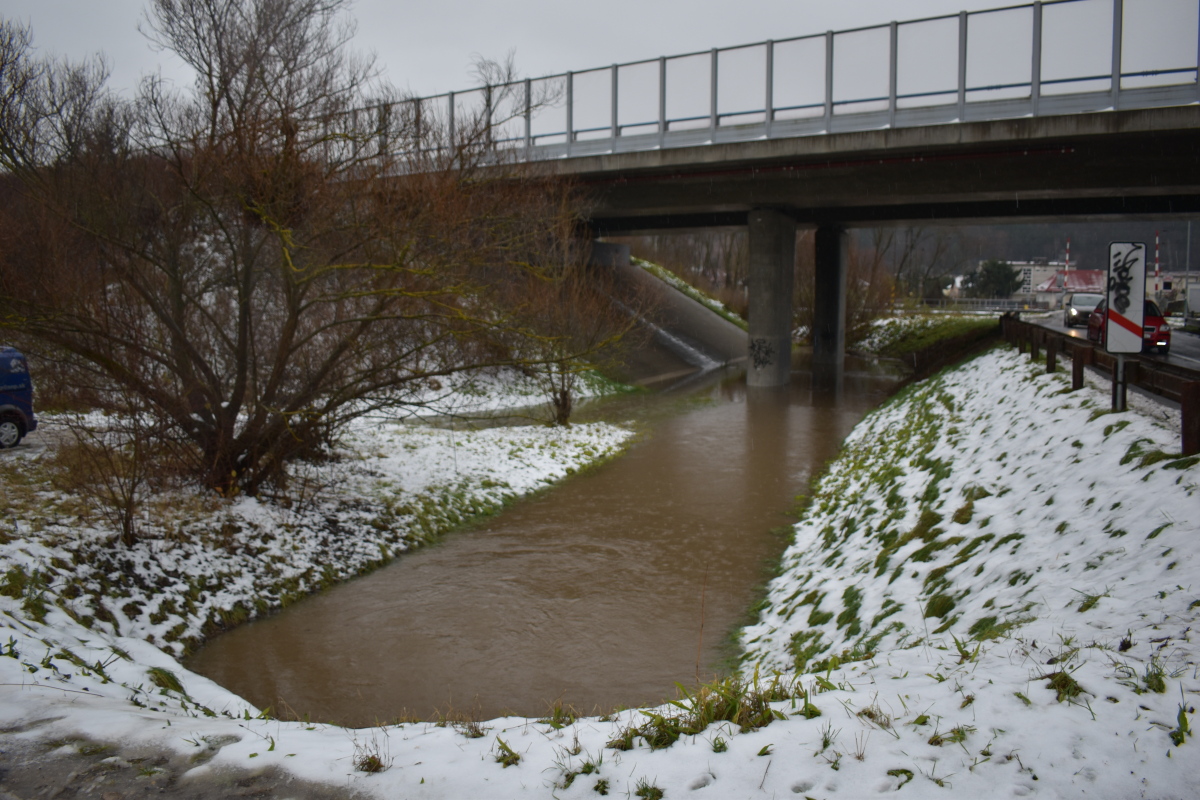 Vyliaty Hron v obci Hliník nad Hronom