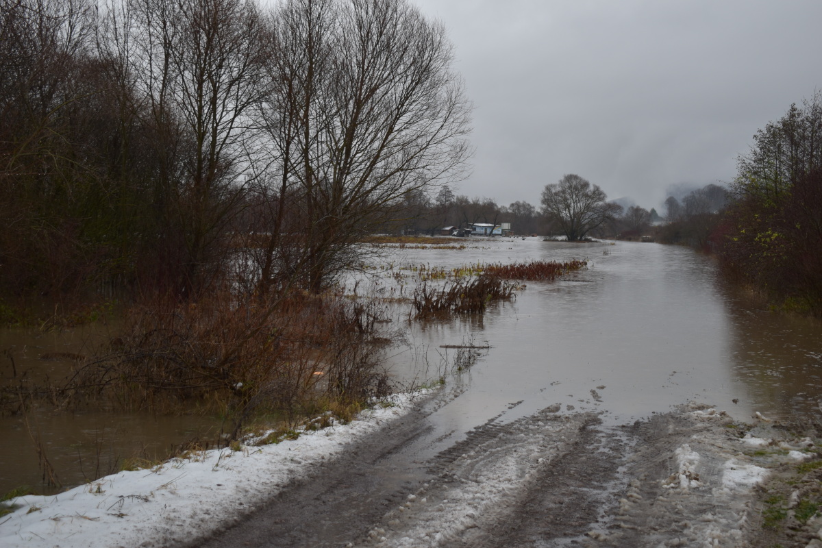 Vyliaty Hron v obci Hliník nad Hronom