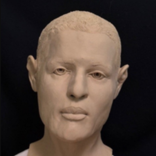 Forenzná rekonštrukcia podoby neidentifikovaného muža nájdeného mŕtveho v kempe pri meste Bailey.