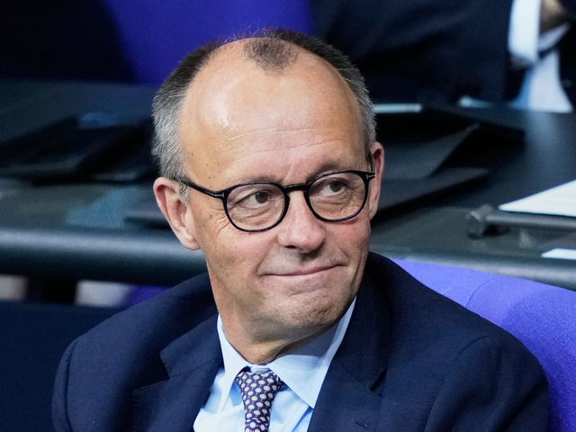 Dôchodkový balík v Nemecku prešiel napriek odporu. Merzova vláda prežila krízu, no mladí poslanci hovoria o záťaži