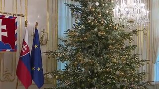 V Prezidentskom paláci zavládla sviatočná atmosféra. Historické sály zdobí vianočná výzdoba