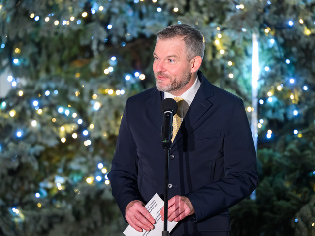 Pellegrini rozžiaril pred palácom vianočný stromček. Hovorí o symbolickom rozmere po návrate z Vatikánu