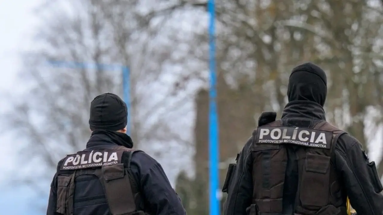 polícia policajný eskort policajti 