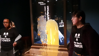 klenoty tower pokryte pudingom a kolacom