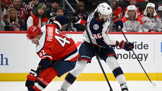 NHL: Fehérváry bodoval pri výhre Capitals. V súboji Slovákov sa tešil aj Dvorský, Slafkovský odchádzal bez bodu