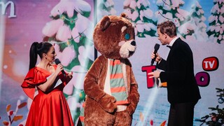 thumbnail_Slávnostný galavečer Mikuláš s Úsmevom moderovali Juraj Bača a Veronika Hatala.jpg